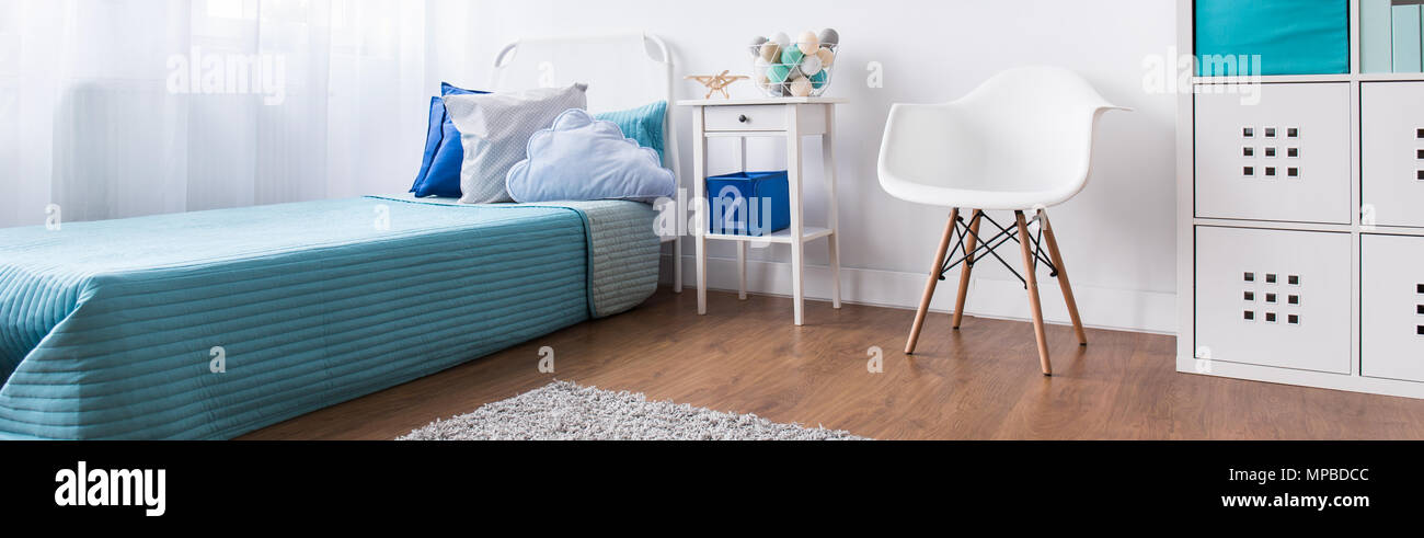 Gemütliche und komfortable Zimmer für einen Jungen Stockfoto
