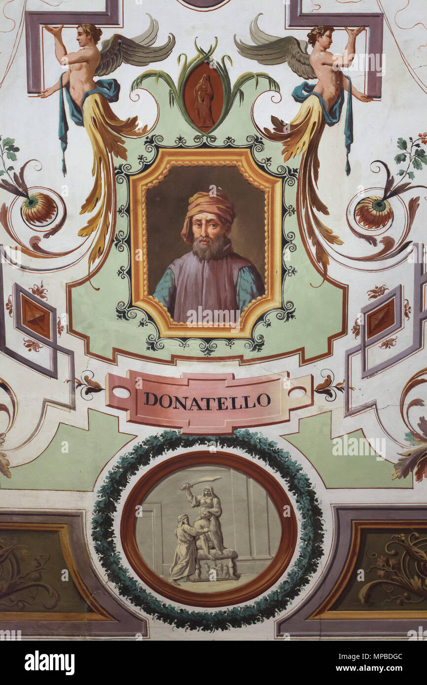 Italienische Renaissance Bildhauer Donatello in das Deckenfresko im Vasari Korridor in den Uffizien (Galleria degli Uffizi) in Florenz, Toskana, Italien dargestellt. Donatello arbeiten an der Bronzestatue Judith und Holofernes ist in das Medaillon unter dem Porträt dargestellt. Stockfoto