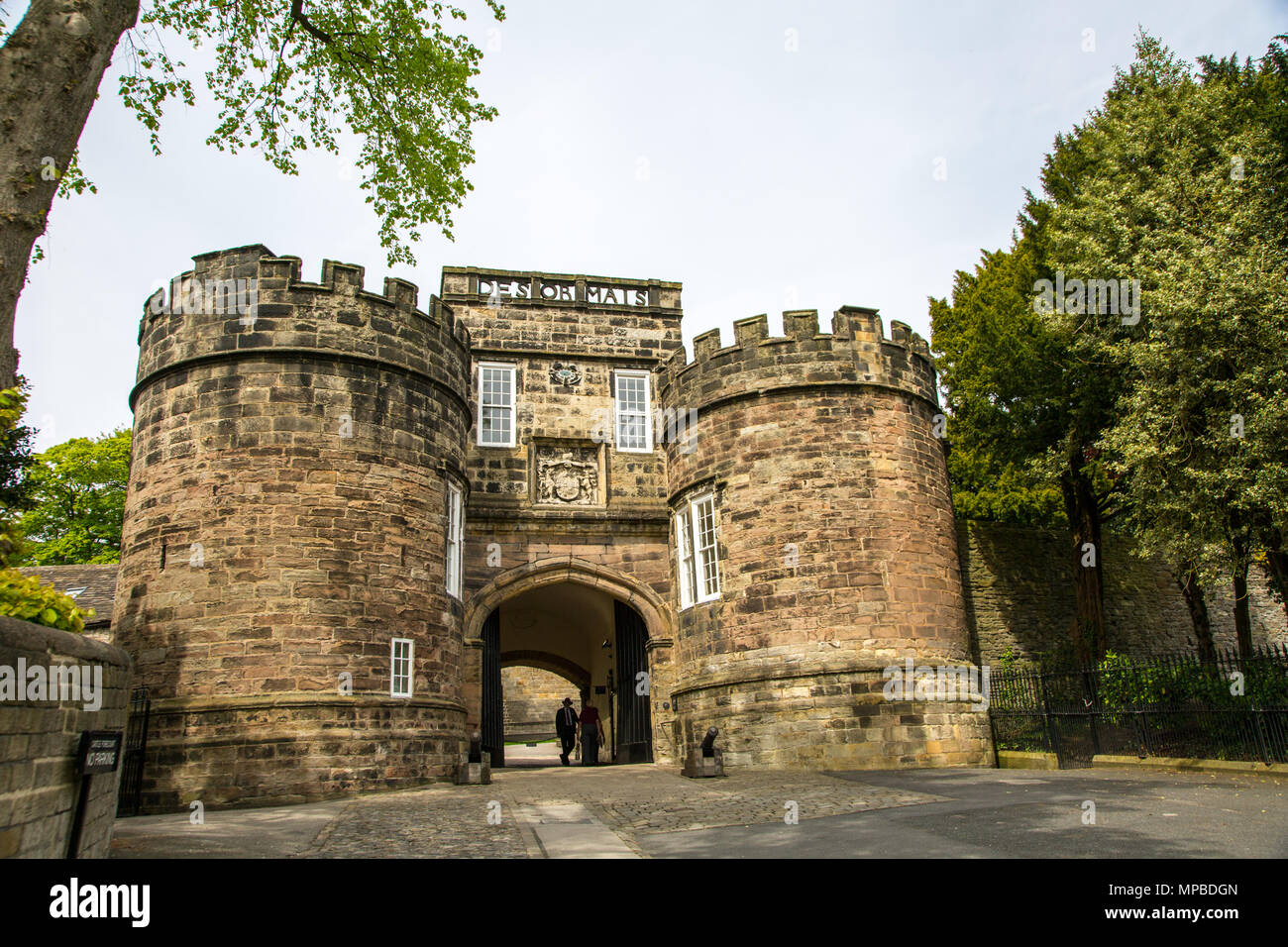 Skipton Castle in der Nachmittagssonne in North Yorkshire im Vereinigten Königreich Stockfoto