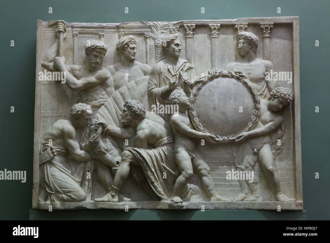 Aufopfernder Szene in die Römische Marmorrelief aus dem zweiten Viertel des 2. Jahrhunderts dargestellt, die in den Uffizien (Galleria degli Uffizi) in Florenz, Toskana, Italien. Stockfoto