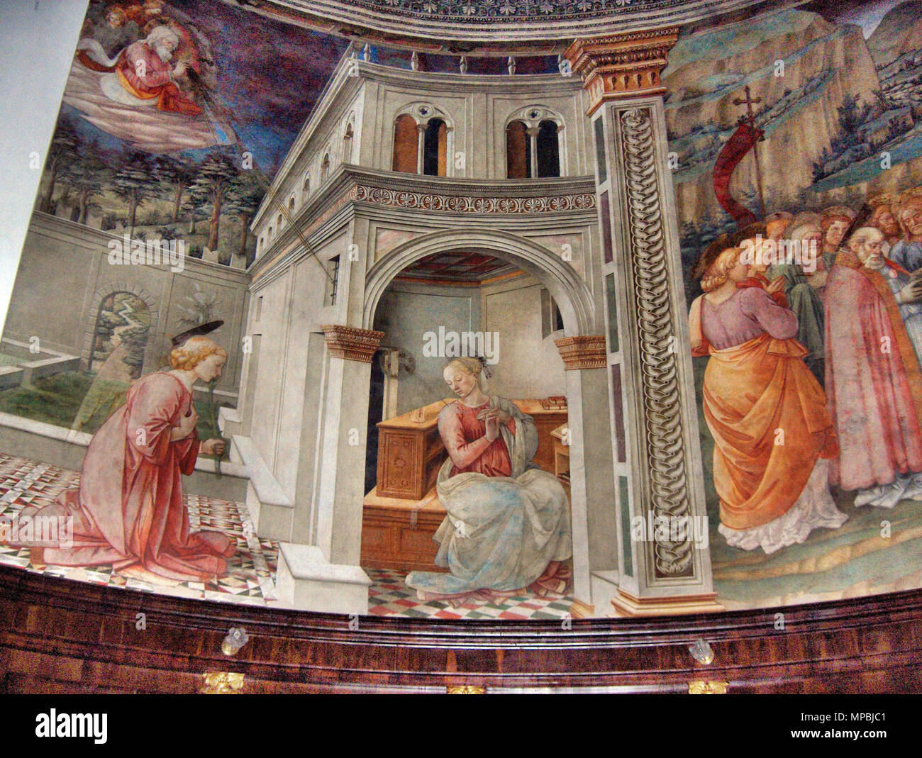 . Deutsch: "Verkündigung", Fresko von Filippo Lippi; Apsis der Kathedrale von Spoleto, Italien. 29. April 2008. Georges Jansoone (JoJan) 1135 Spoleto 049 Stockfoto