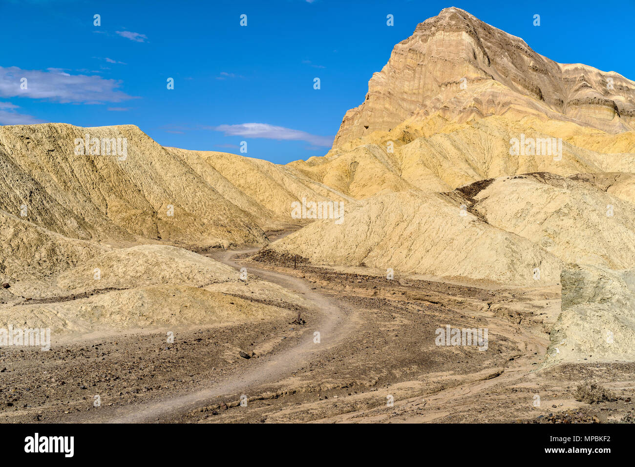 Golden Canyon Trail - Mittags Blick auf Golden Canyon Trail an der Basis der Manly Leuchtfeuer des Death Valley National Park, Kalifornien, USA. Stockfoto