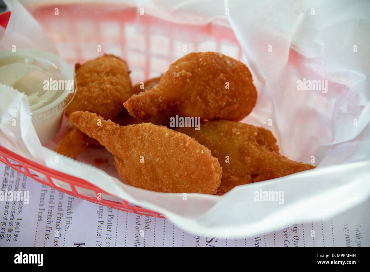 Garnelen Jammer (Freund shimp mit jalepeno Cheddar gefüllt) im Capitol Oyster Bar, Birmingham, Alabama, USA Stockfoto
