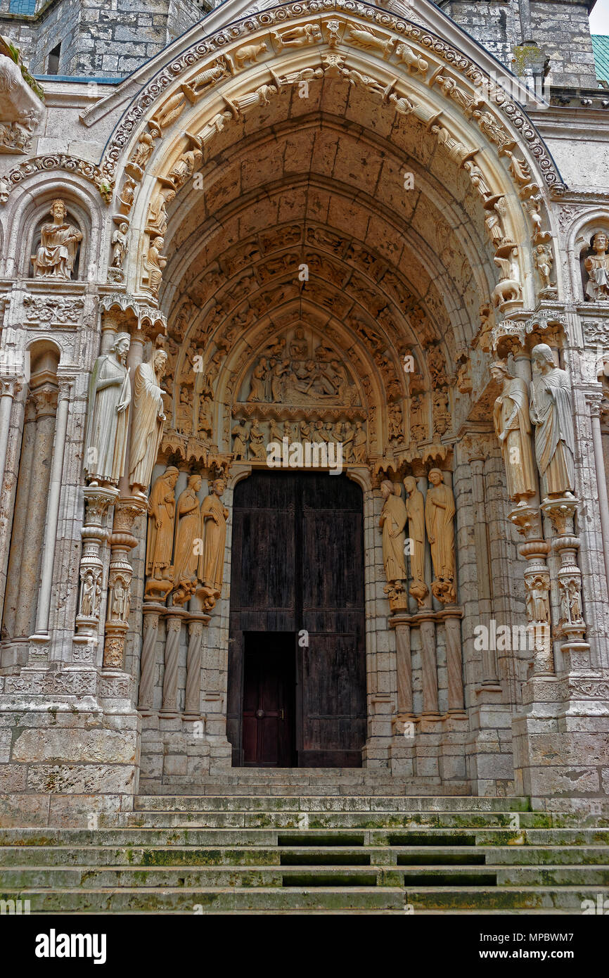 Portal der Kathedrale Unserer Lieben Frau von Chartres Eure et Loir Abteilung der Loire in Frankreich. Stockfoto