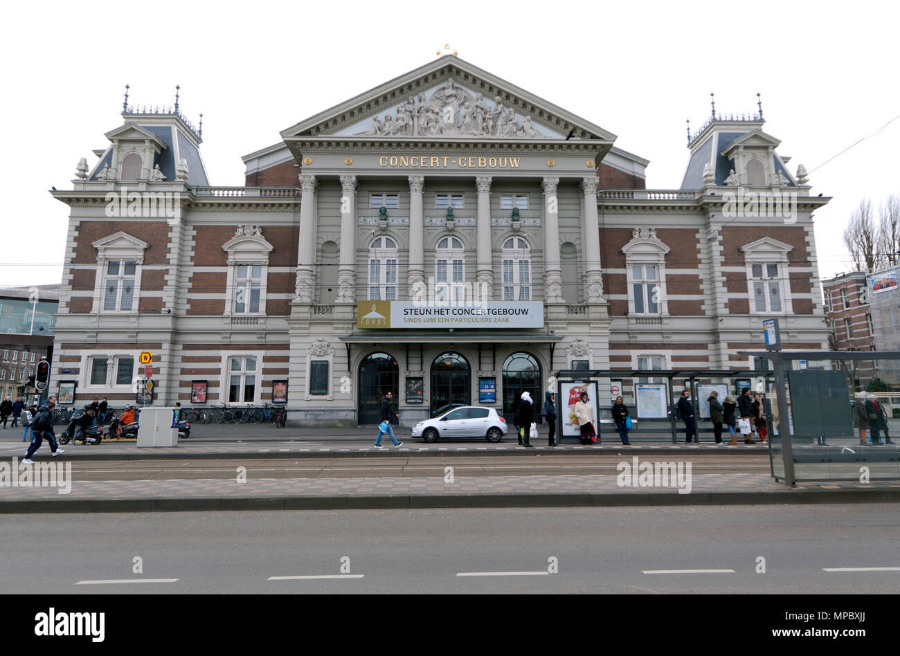 Amsterdam, Niederlande - Februar 28,2015: Die Royal Concert Hall ist ein Gebäude mit mehreren Konzerthallen. Das Gebäude ist die Heimat der königlichen Con Stockfoto