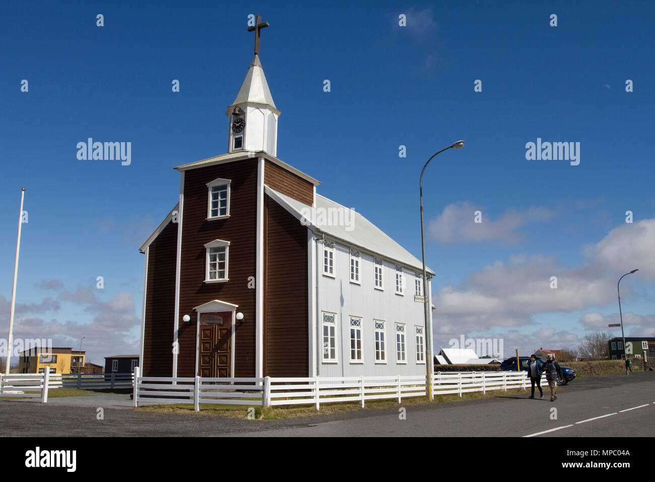 Eyrarbakki, Island. 21 Mai, 2018. South Island Wetter. Die frühlingssonne Highlights das alte Dorf Häuser. Kredit; ConradElias/AlamyLiveNews. Stockfoto