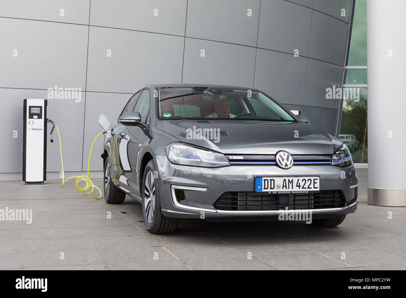 Vw e golf charger -Fotos und -Bildmaterial in hoher Auflösung – Alamy