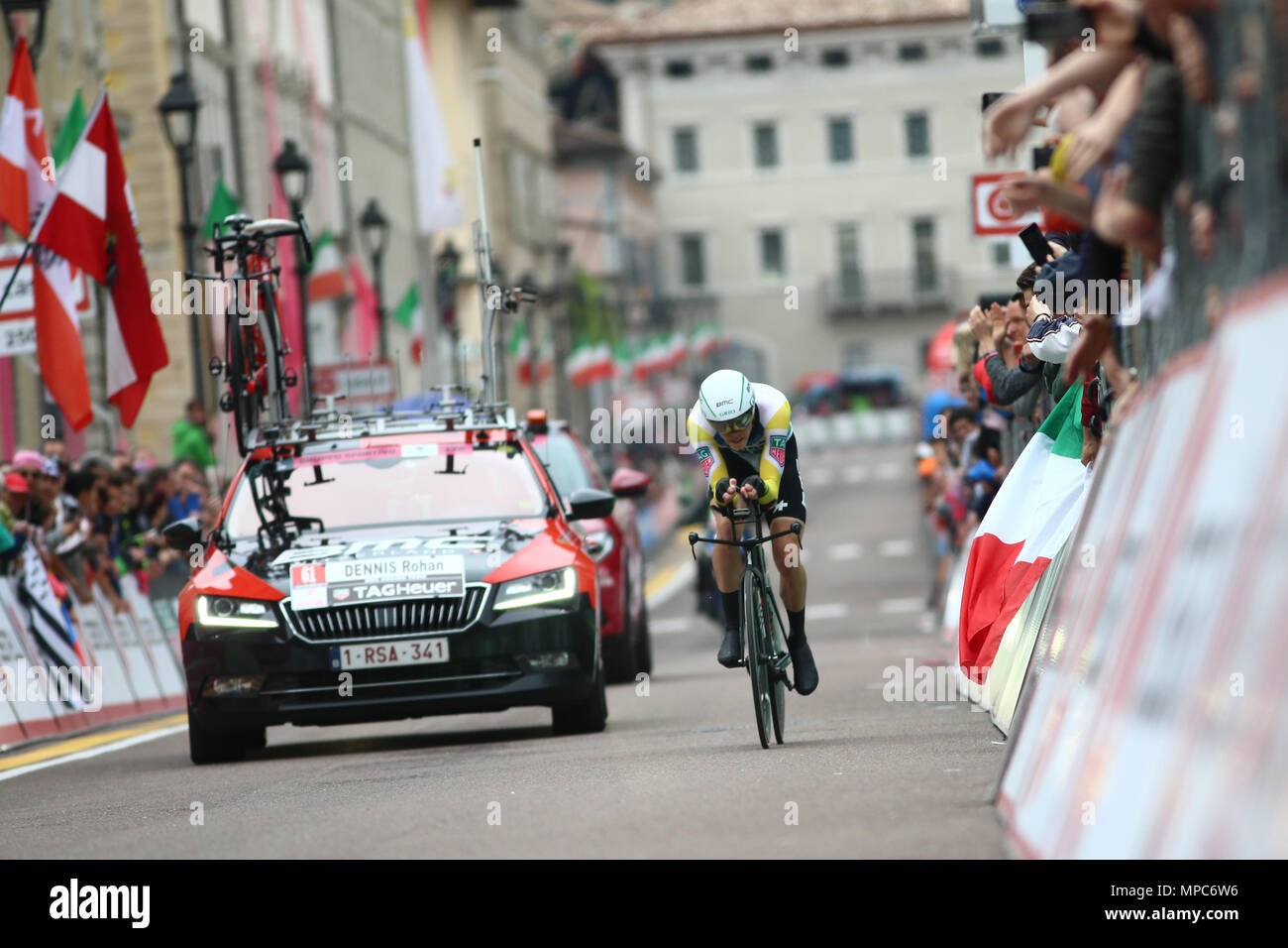 Rovereto, Italien. 22. Mai, 2018. Giro d'Italia, Tour durch Italien, route Stufe 16, Trento, Rovereto; Rohan Dennis (Aus) BMC Racing Team Credit: Aktion Plus Sport Bilder/Alamy leben Nachrichten Stockfoto