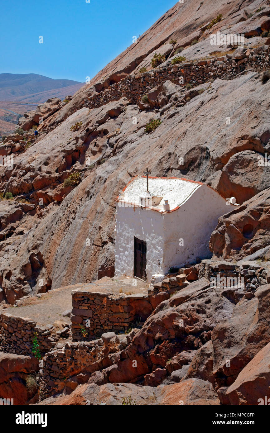 Ermita de la Pena Kapelle in einem dramatischen felsige Schlucht Barranco de la Penitas auf Fuerteventura, Spanien Stockfoto