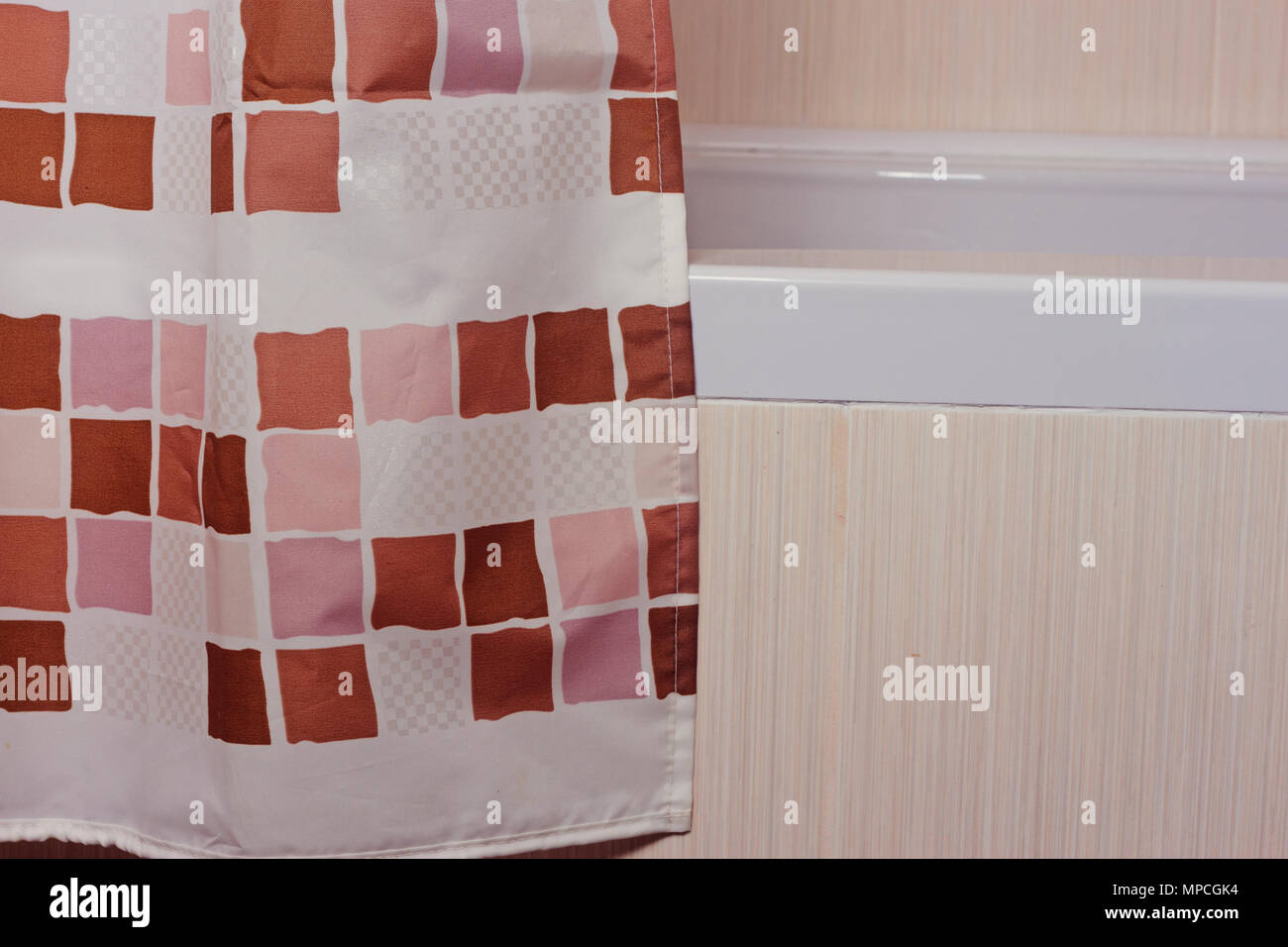 Vorhang Im Badezimmer In Der Nahe Von Das Geflieste Bad Stockfoto Bild 185902616 Alamy