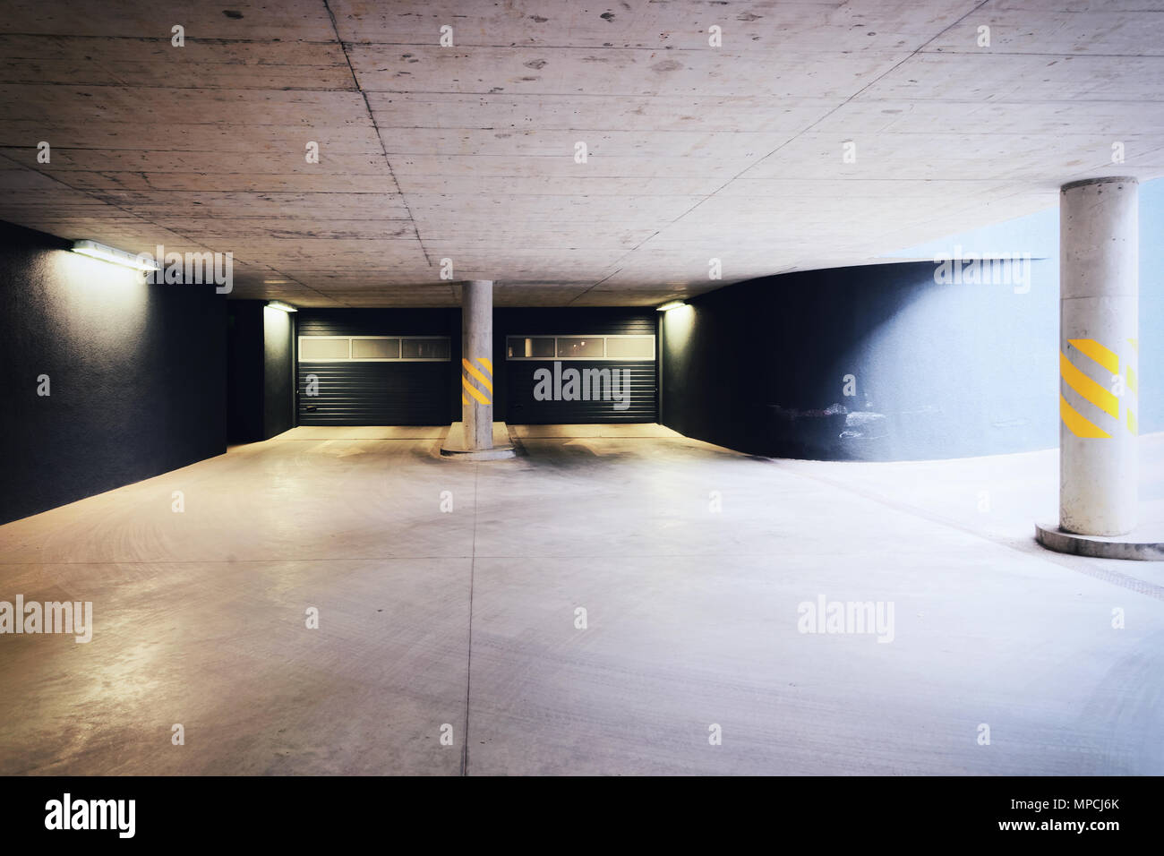 Tiefgarage In Einem Modernen Haus Stockfoto Bild 185903835 Alamy