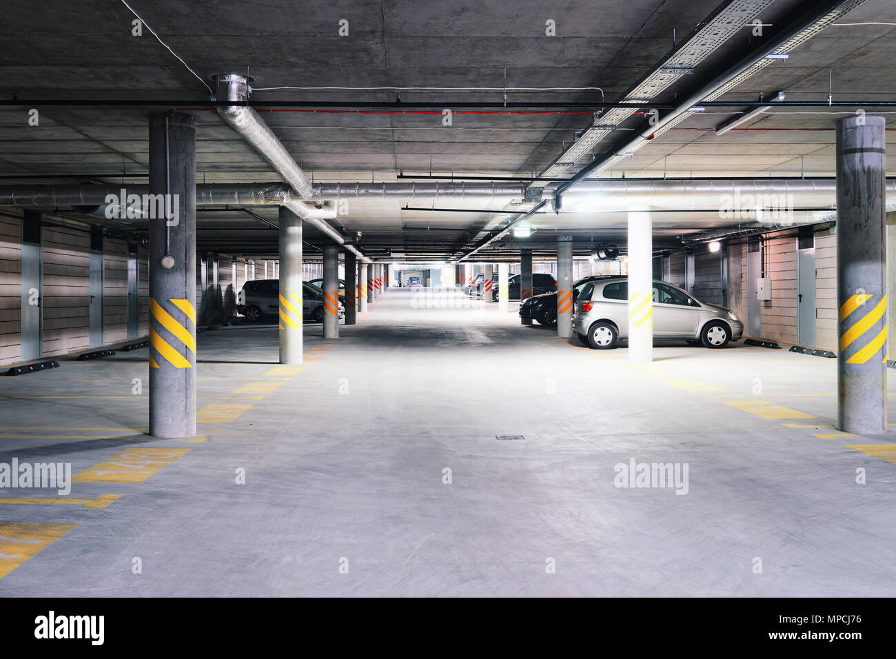 Tiefgarage Ein Modernes Haus Stockfoto Bild 185903850 Alamy