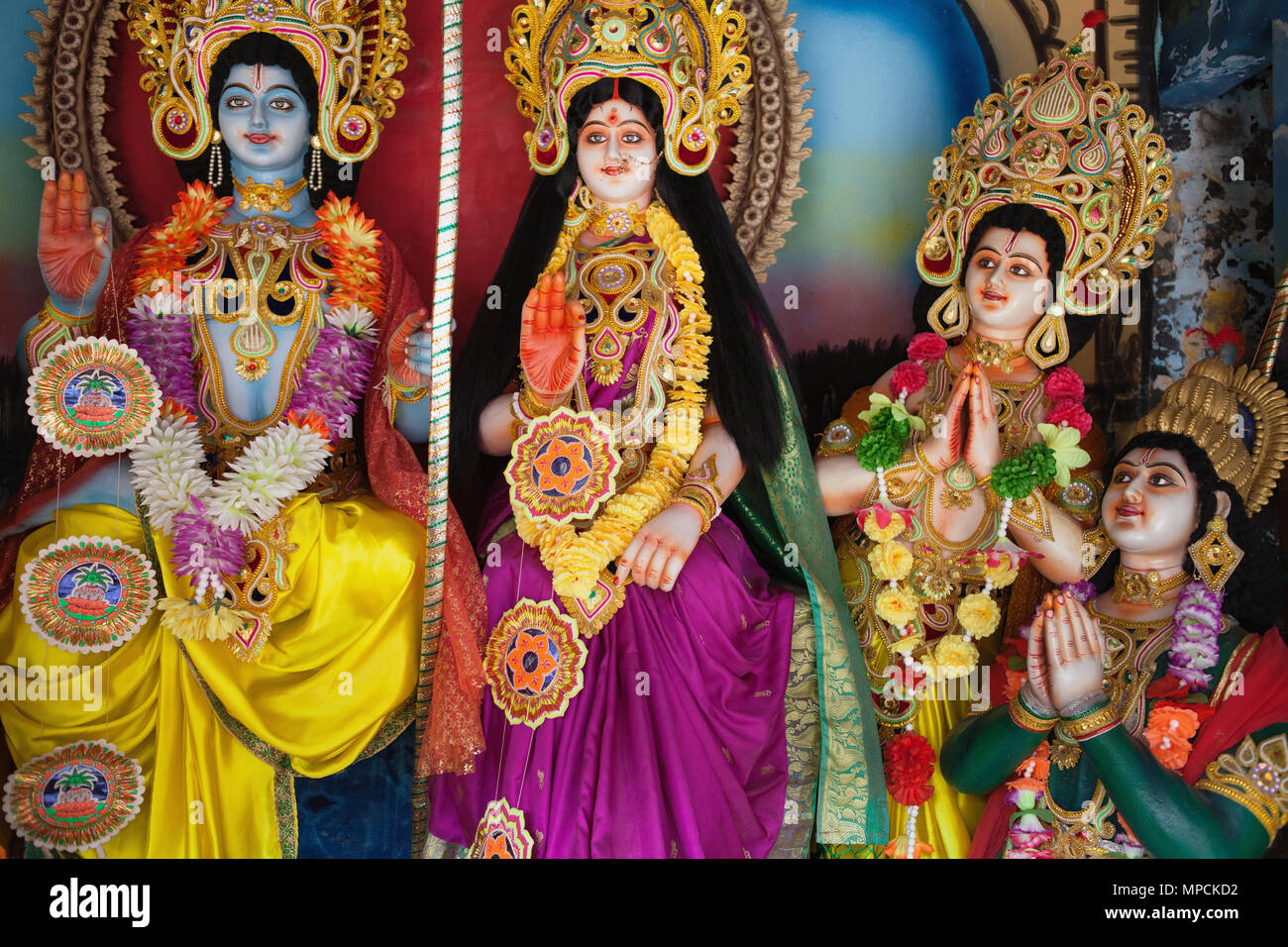 Indien, Uttar Pradesh, Ayodhya, Hindi Götter und Gottheiten an einem Tempel. Stockfoto