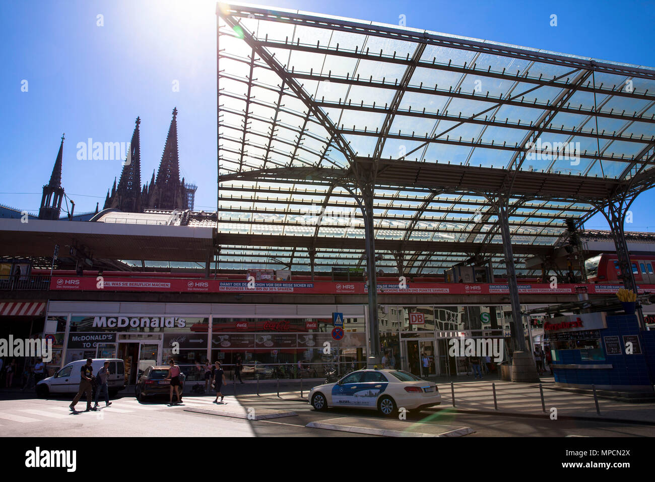 Deutschland, Köln, Eingang des Hauptbahnhofs an der Breslauer Platz, im