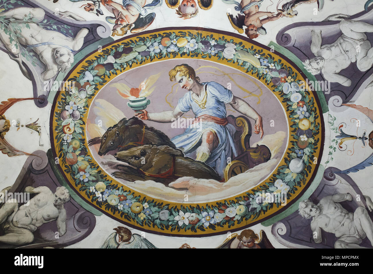Admetus auf dem Wagen durch Wildschweine gezeichnet. Deckenfresko im Vasari Korridor in den Uffizien (Galleria degli Uffizi) in Florenz, Toskana, Italien. Stockfoto
