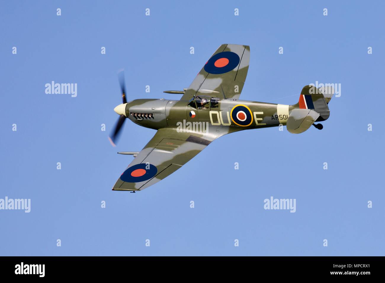 Shuttleworth Collection der Supermarine Spitfire AR501 suchen fantastisch in seiner ersten Airshow nach 10 Jahren der Restaurierung Stockfoto