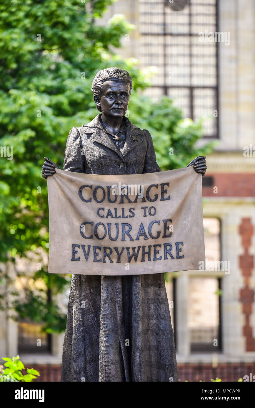 Statue von Dame Millicent Fawcett wurde in Parliament Square in London vorgestellt. Erste Statue einer Frau, die auf dem Platz. Frauenrechtlerin. Von Gillian Wearing Stockfoto