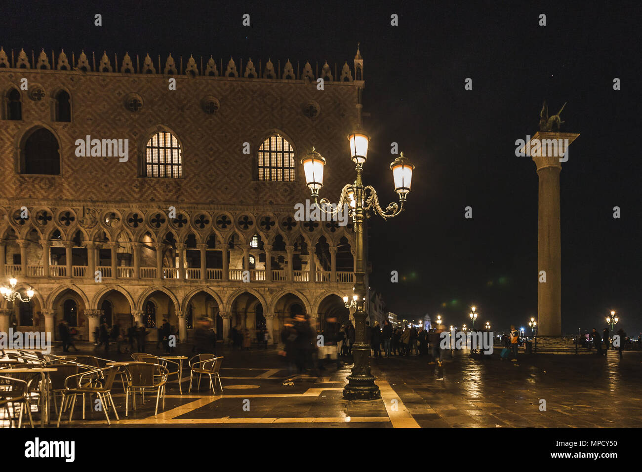 Venedig, Italien - 02 Januar 2018: Nacht Ansicht des Palazzo Ducale in San Marco Platz Stockfoto