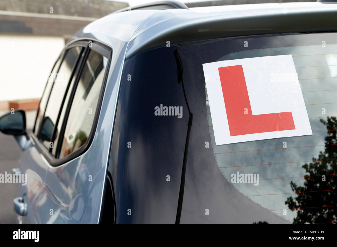 L Fahrschüler Platte auf der Rückseite des ein Auto in Irland Stockfoto