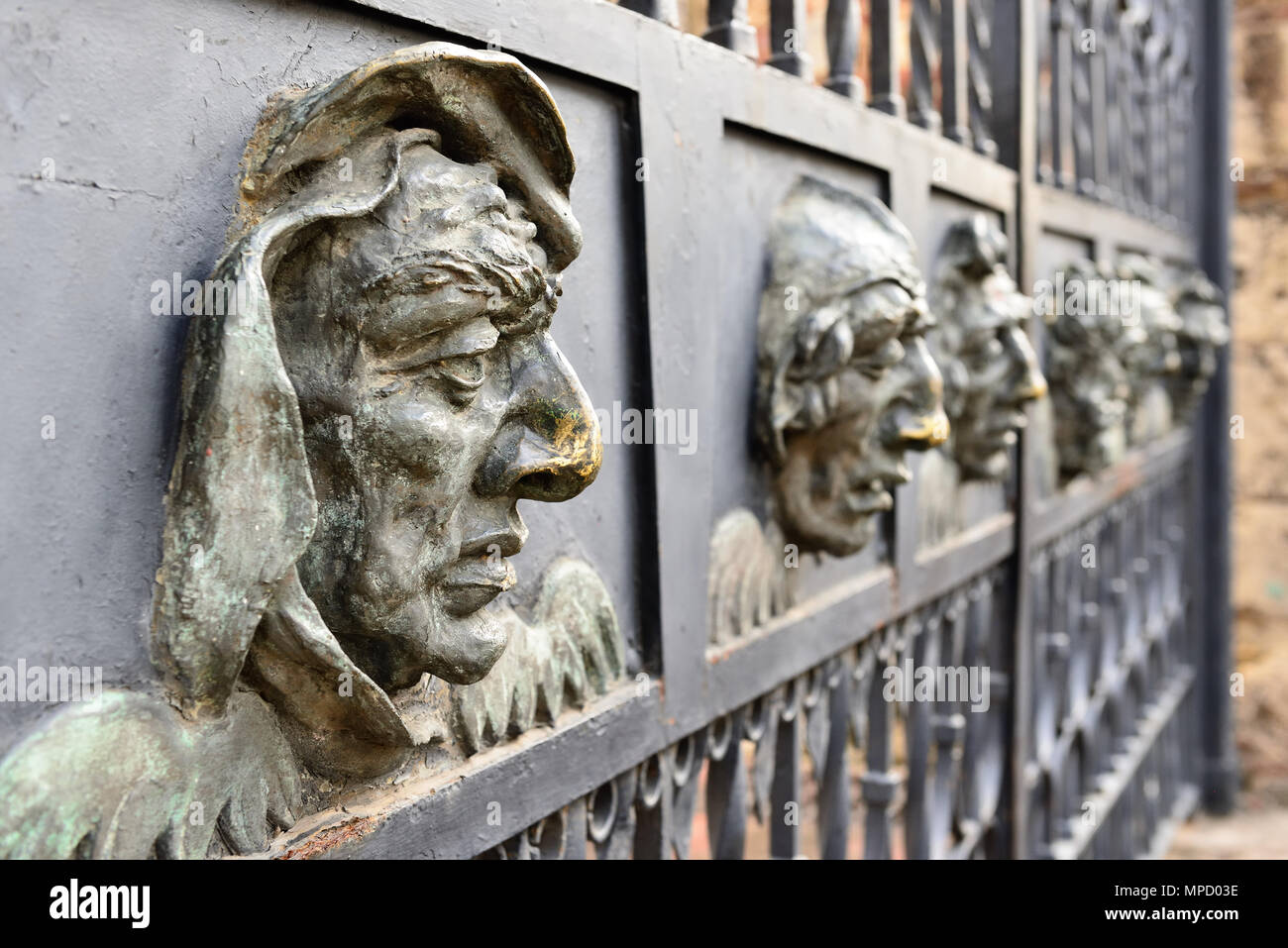 Detail Eisen Gesicht aus dem Zaun von der Kathedrale Santa Maria la Menor, die älteste Kathedrale Amerikas in Santo Domingo Dominikan Republik Stockfoto