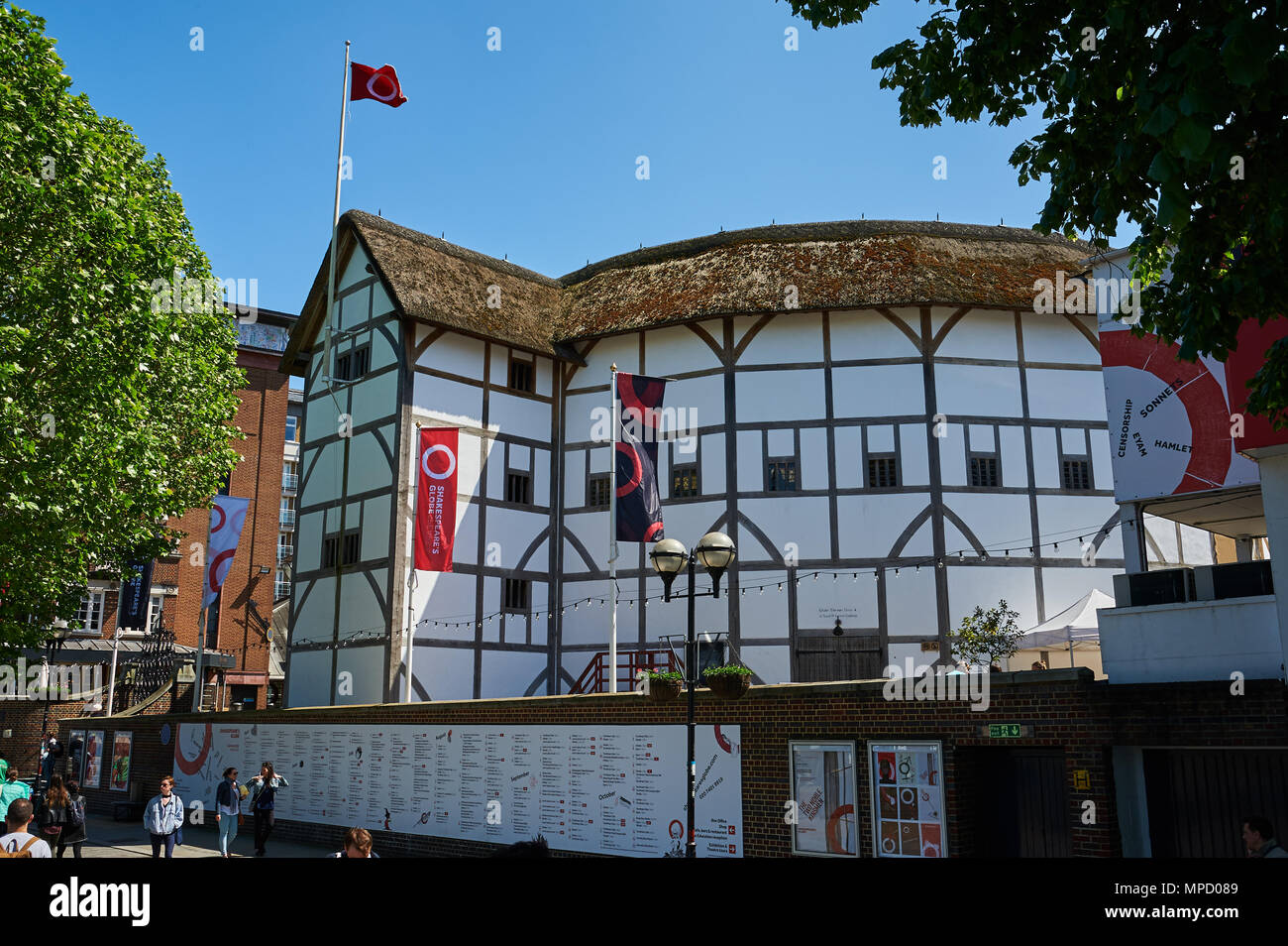 Globe Theatre, Southwark, London, am Südufer der Themse ist eine Nachbildung der ursprünglichen William Shakespeares Theater Stockfoto