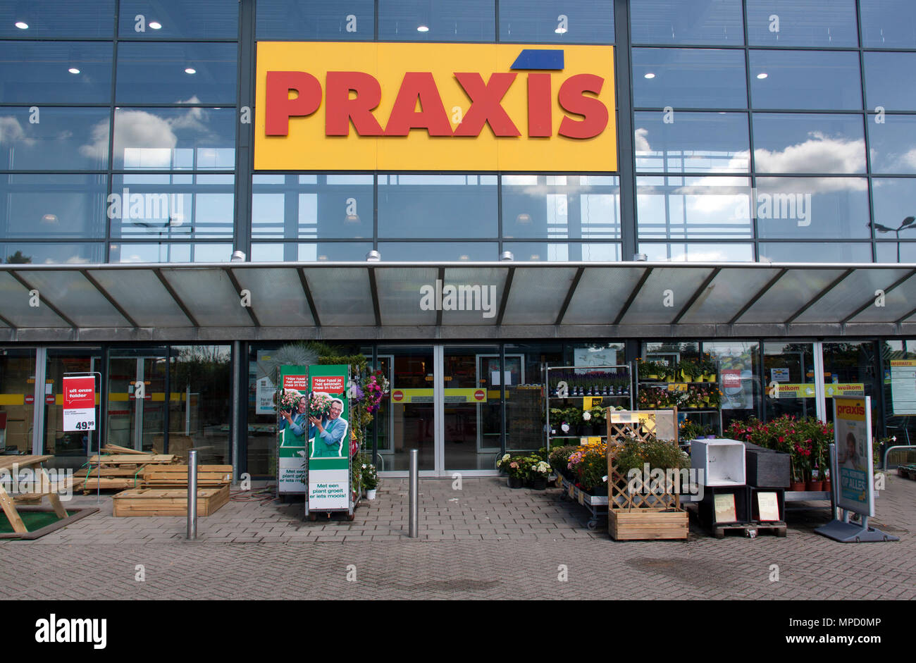 Amsterdam, Niederlande, 21. Juli 2015: Praxis, Praxis voll Do-It-Yourself Zentrum ist eine niederländische DIY-Kette, diesen Shop in Amsterdam befindet. Stockfoto