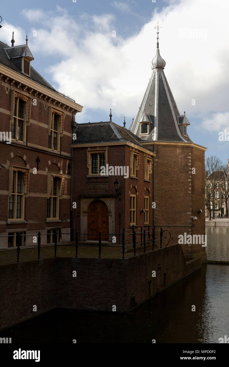 Den Haag, Niederlande - Februar 27,2015: Der Turm ist Teil des Binnenhof in Den Haag. Der Turm ist seit 1982 das Amt des Ministerpräsidenten Stockfoto