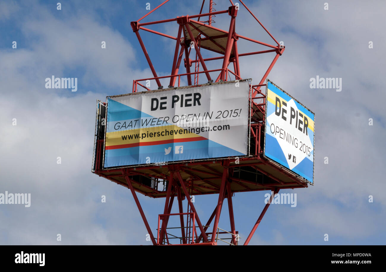 Scheveningen, Niederlande - 31. März 2015: Ankündigung über die Wiedereröffnung des Pier in Scheveningen Holland Stockfoto
