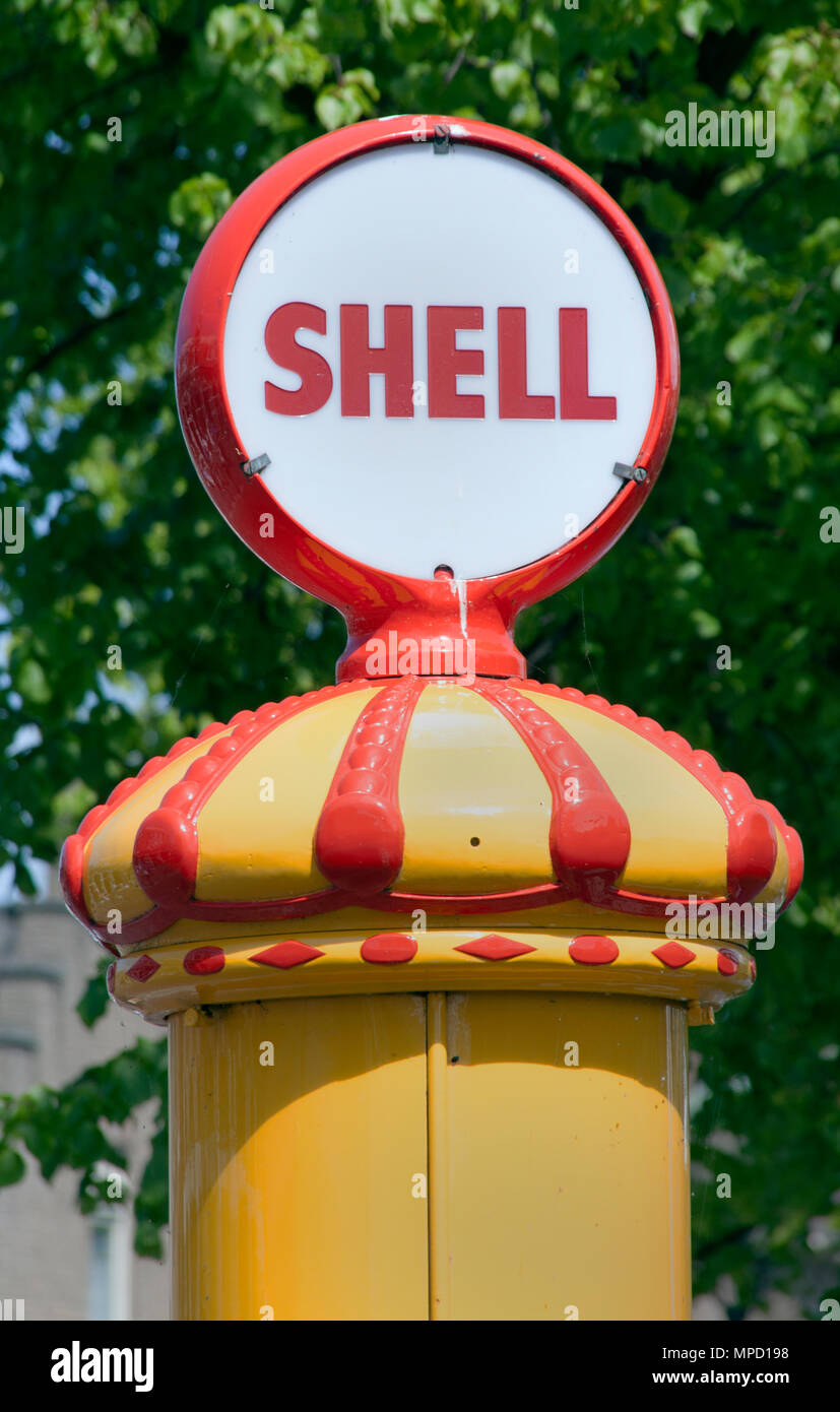 Delft, Niederlande - 13. Mai 2015: Säulig Dieselpumpe mit shell Logo für die Schifffahrt auf dem Gaag, nicht mehr in Gebrauch Stockfoto