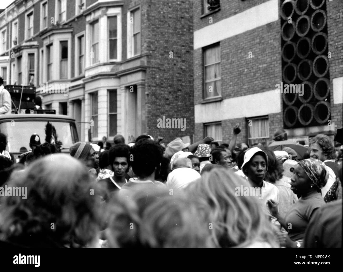 Das Notting Hill Karneval in den Straßen von West London 1976, der größten Straße Festival in Europa. Große Geschichte des Karnevals Bilder. Stockfoto