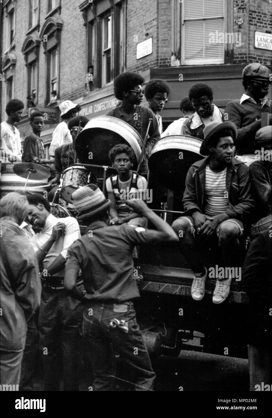 Das Notting Hill Karneval in den Straßen von West London 1976, der größten Straße Festival in Europa. Große Geschichte des Karnevals Bilder. Stockfoto