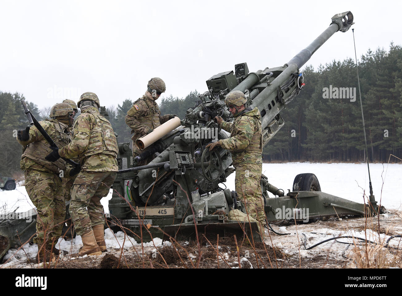 Massiertes artilleriefeuer -Fotos und -Bildmaterial in hoher Auflösung –  Alamy