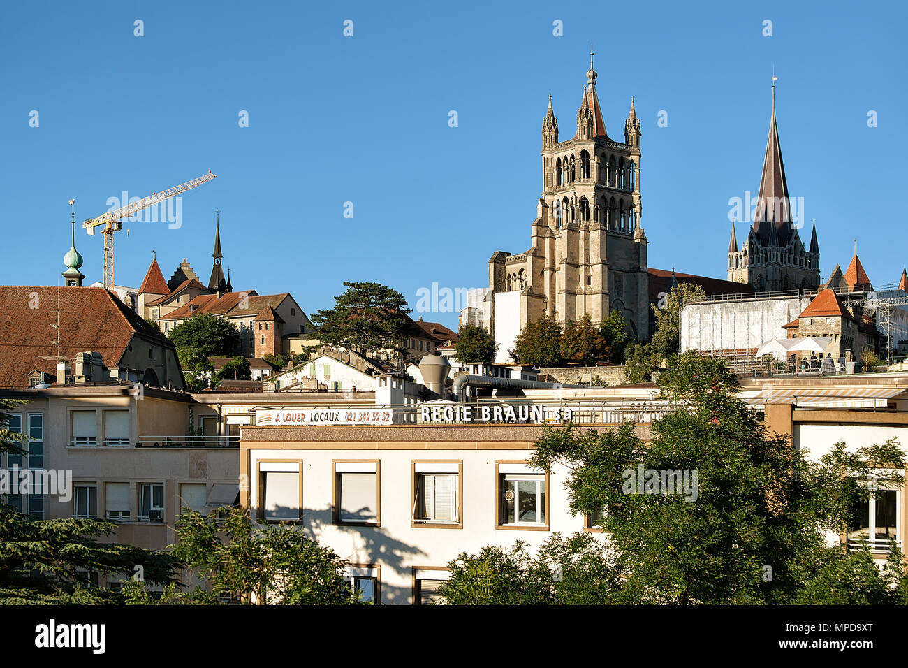 Lausanne, Schweiz - 26. August 2018: die Kathedrale von Notre Dame in Lausanne in der Schweiz. Von Le Flon Bezirk gesehen Stockfoto