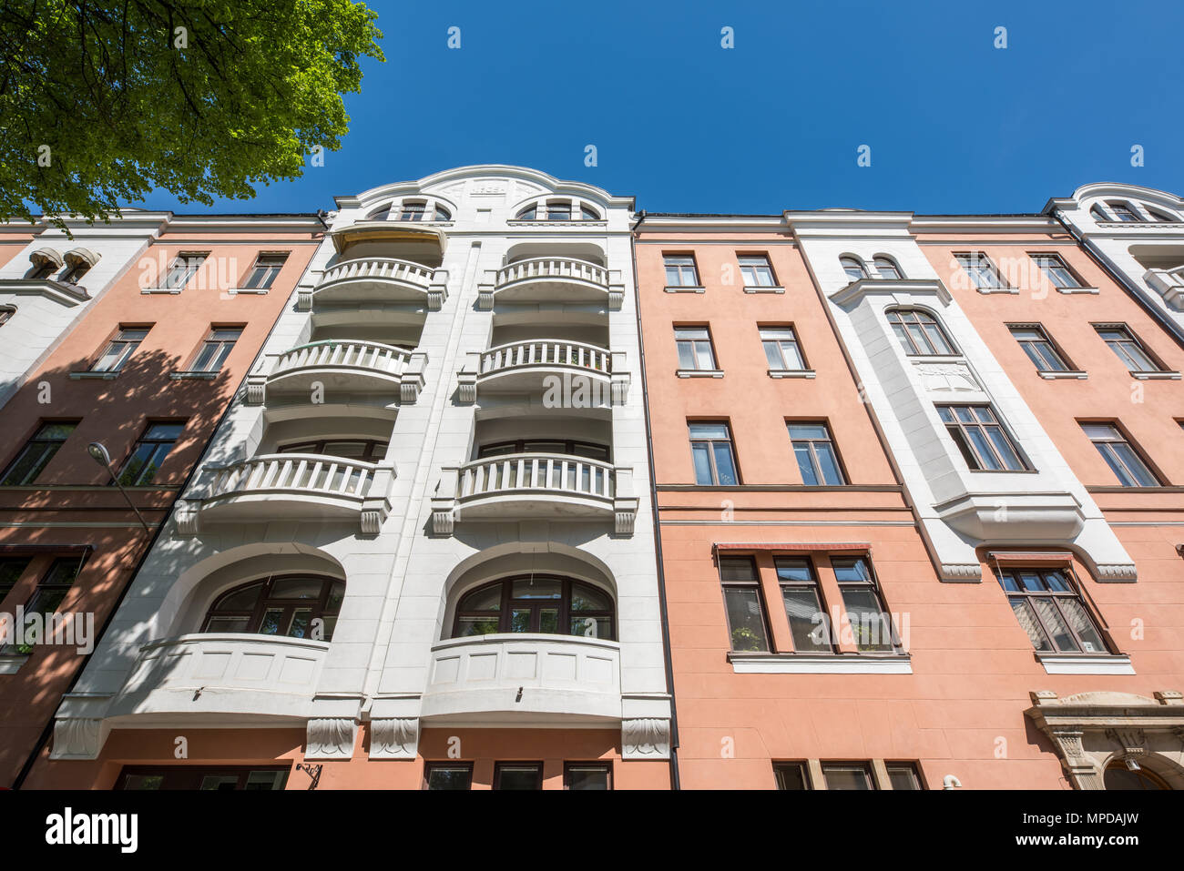 Die wunderschönen Jugendstilfassade des Knäppingsborgsgatan in Norrköping von Architekt Knut Pihlström. Norrköping ist eine historische Stadt in Schweden Stockfoto