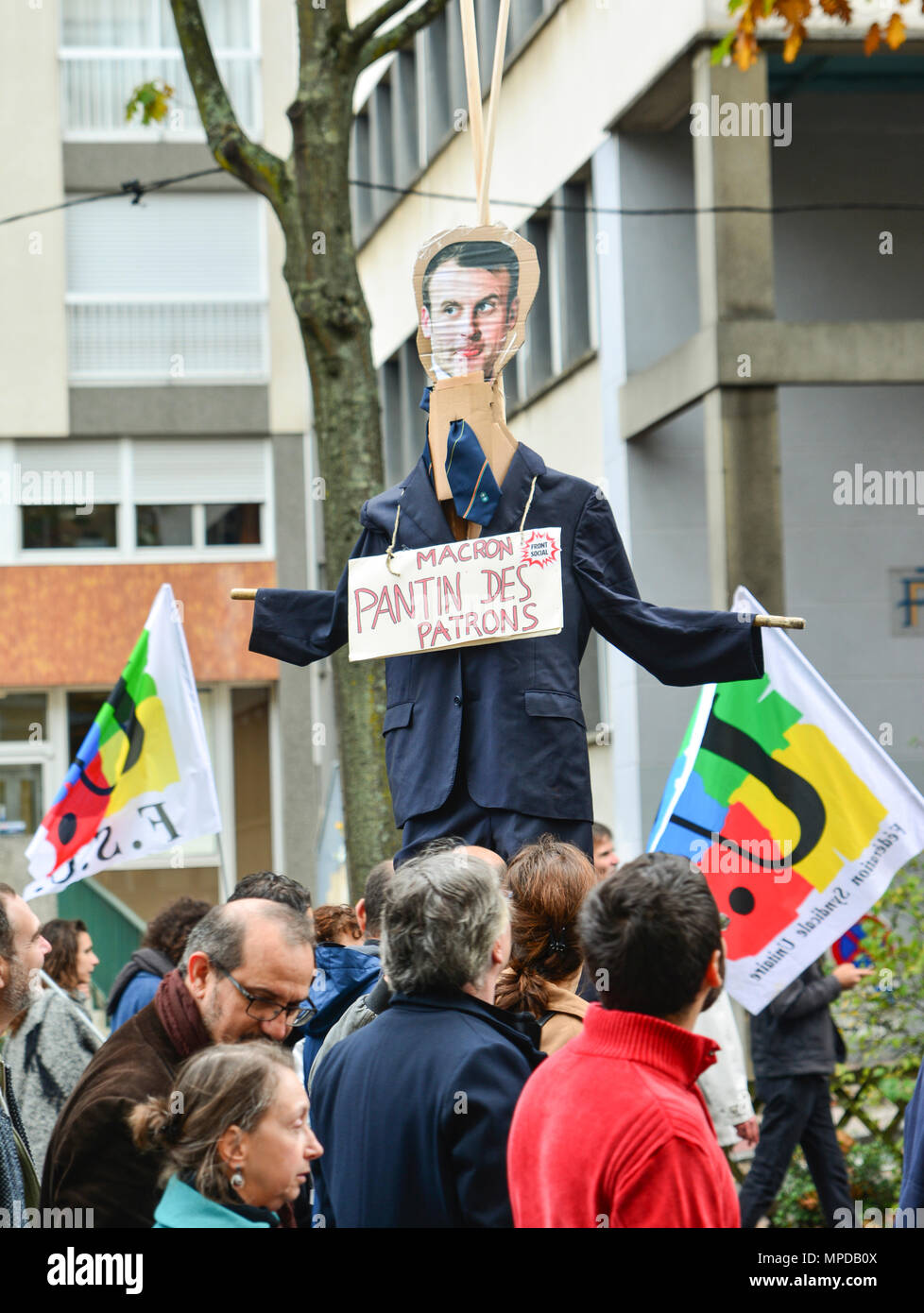LE MANS, Frankreich - 10. Oktober 2017: Die Figur der Präsident von Frankreich Emmanuel Längestrich während eines Streiks Stockfoto