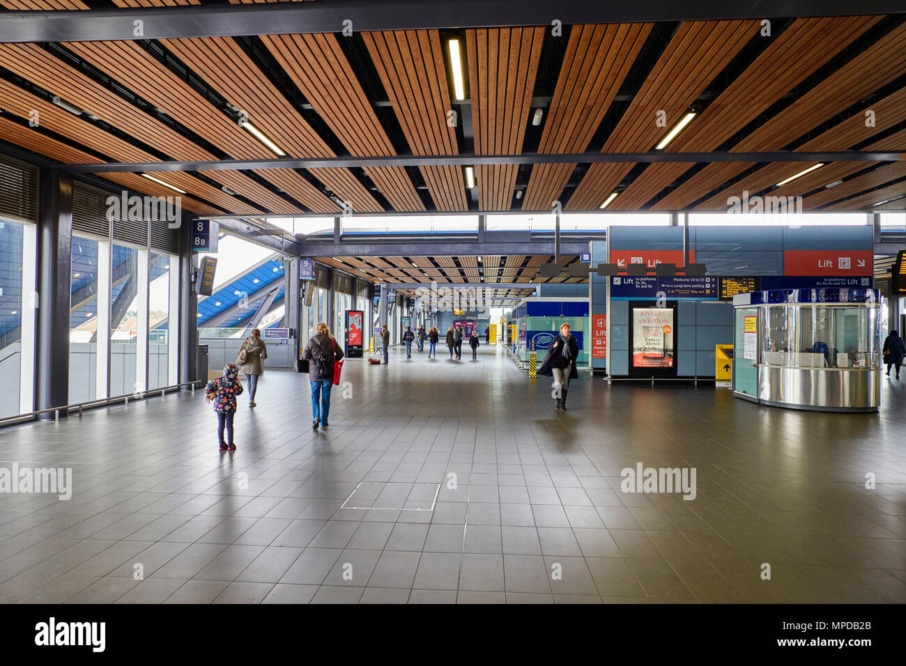 Die oberste Ebene Plattform Austausch an Bahnhof Reading Stockfoto