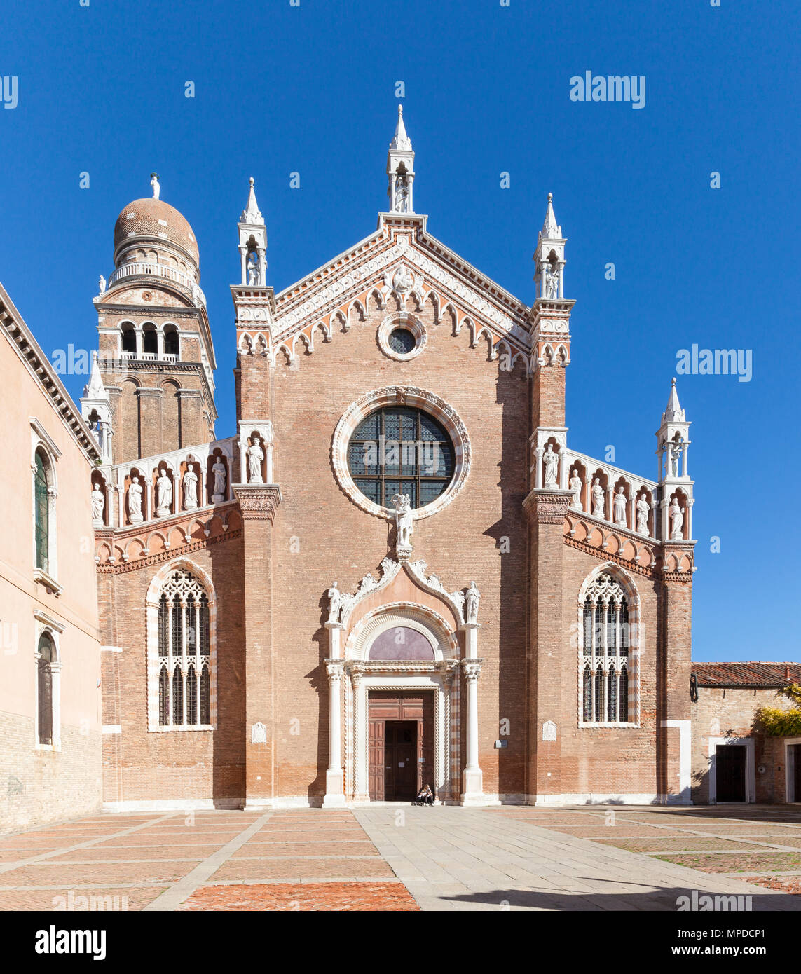 Kirche Madonna dell'Orto, Cannaregio, Venedig, Venetien, Italien mit den Statuen der Apostel durch Delle Masegne Brüder. Die Asche von Tintoretto sind Bu Stockfoto