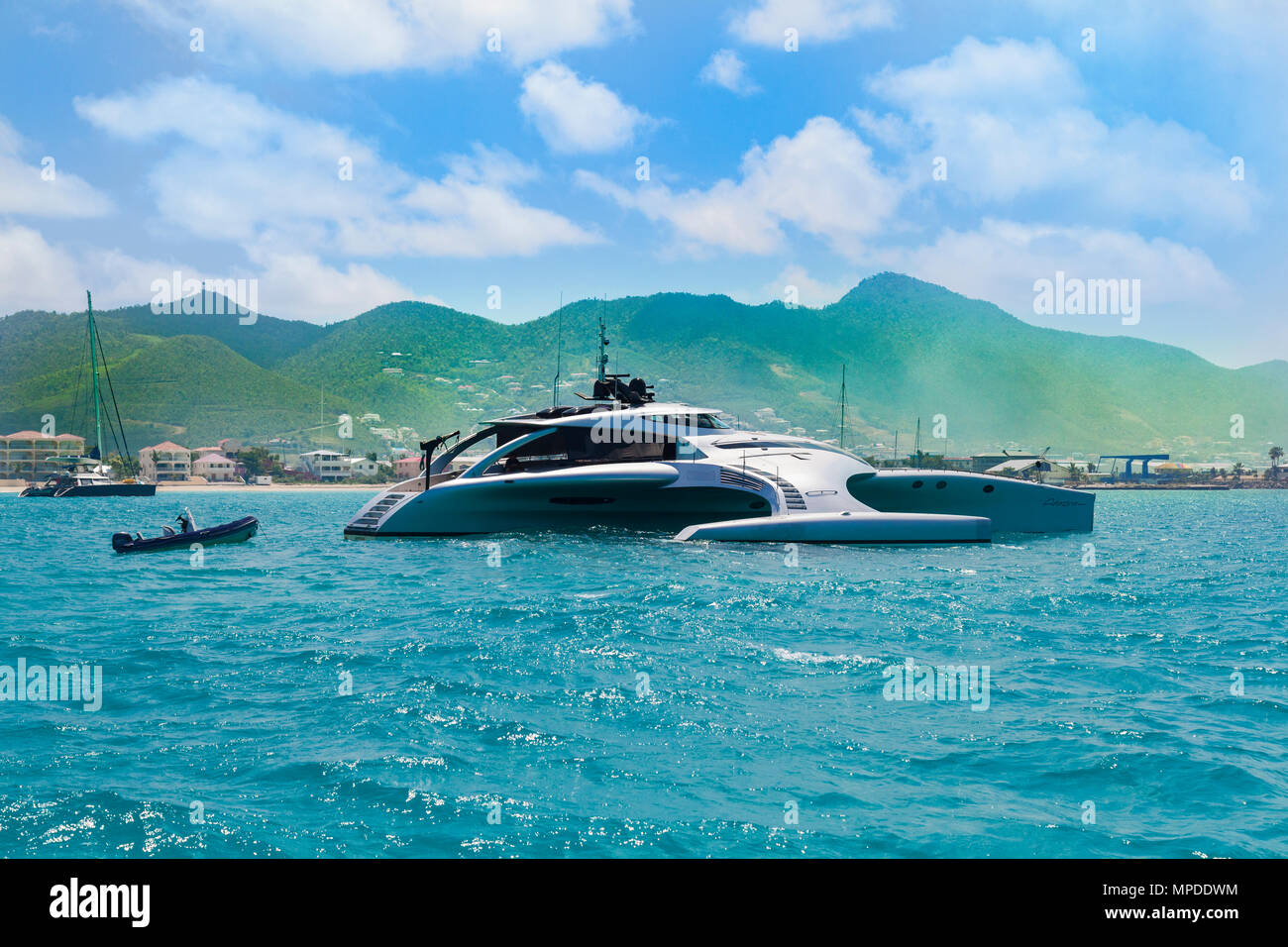 Simpson Bay Luxury Yacht in Sint Maarten, Niederländische Seite in der Karibischen Insel Stockfoto