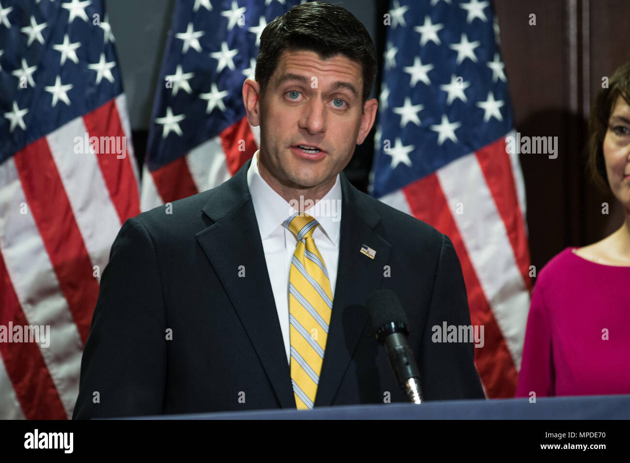 Republikanische Führer Paul Ryan während einer Pressekonferenz nach einem republikanischen Caucus Treffen am 17. Mai 2017. Ryan sprach über die republikanischen Bemühungen vorwärts mit der Steuerreform zu verschieben und beantwortet Fragen von Reportern auf die Entfaltung Skandal um Präsident Trump und Russland erklärt: "Wir müssen alle Fakten." Stockfoto