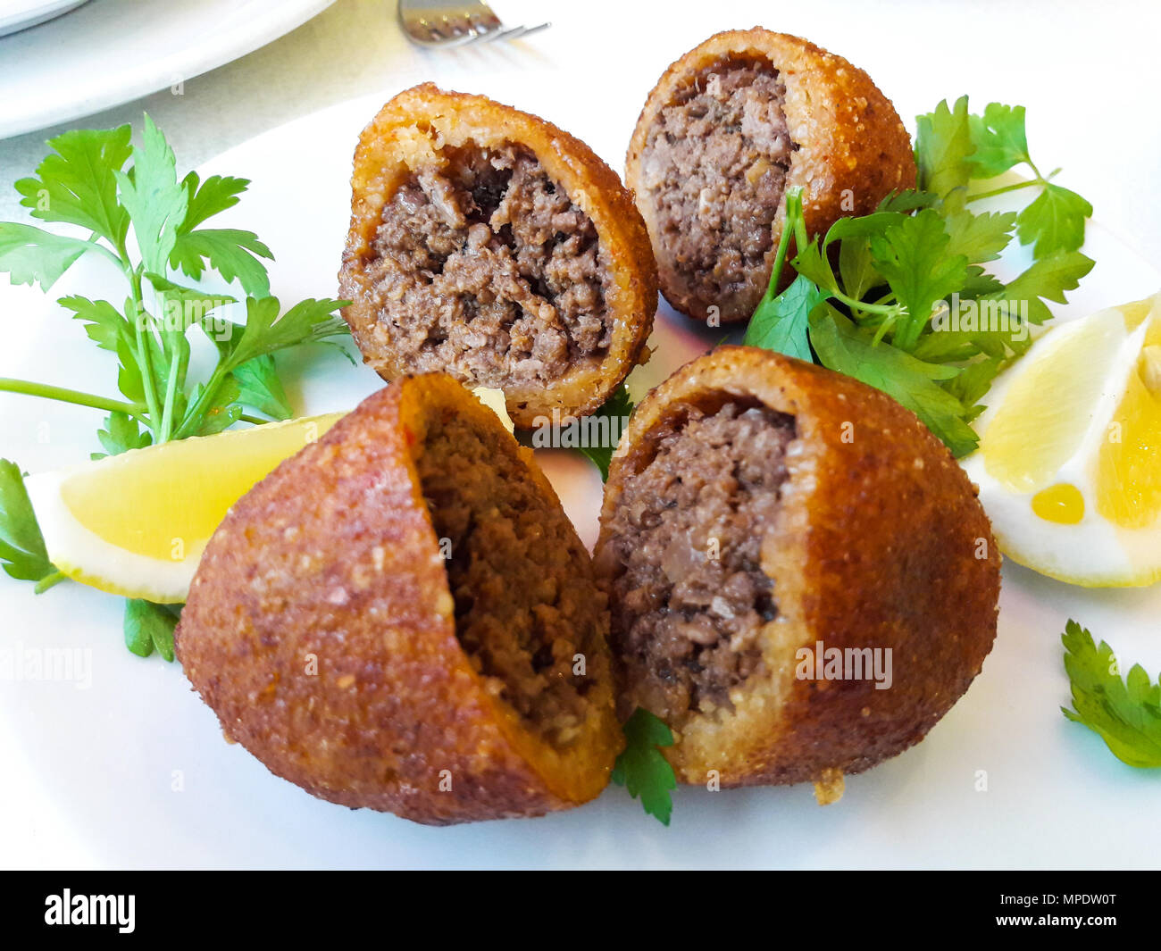 Icli frikadellen -Fotos und -Bildmaterial in hoher Auflösung – Alamy