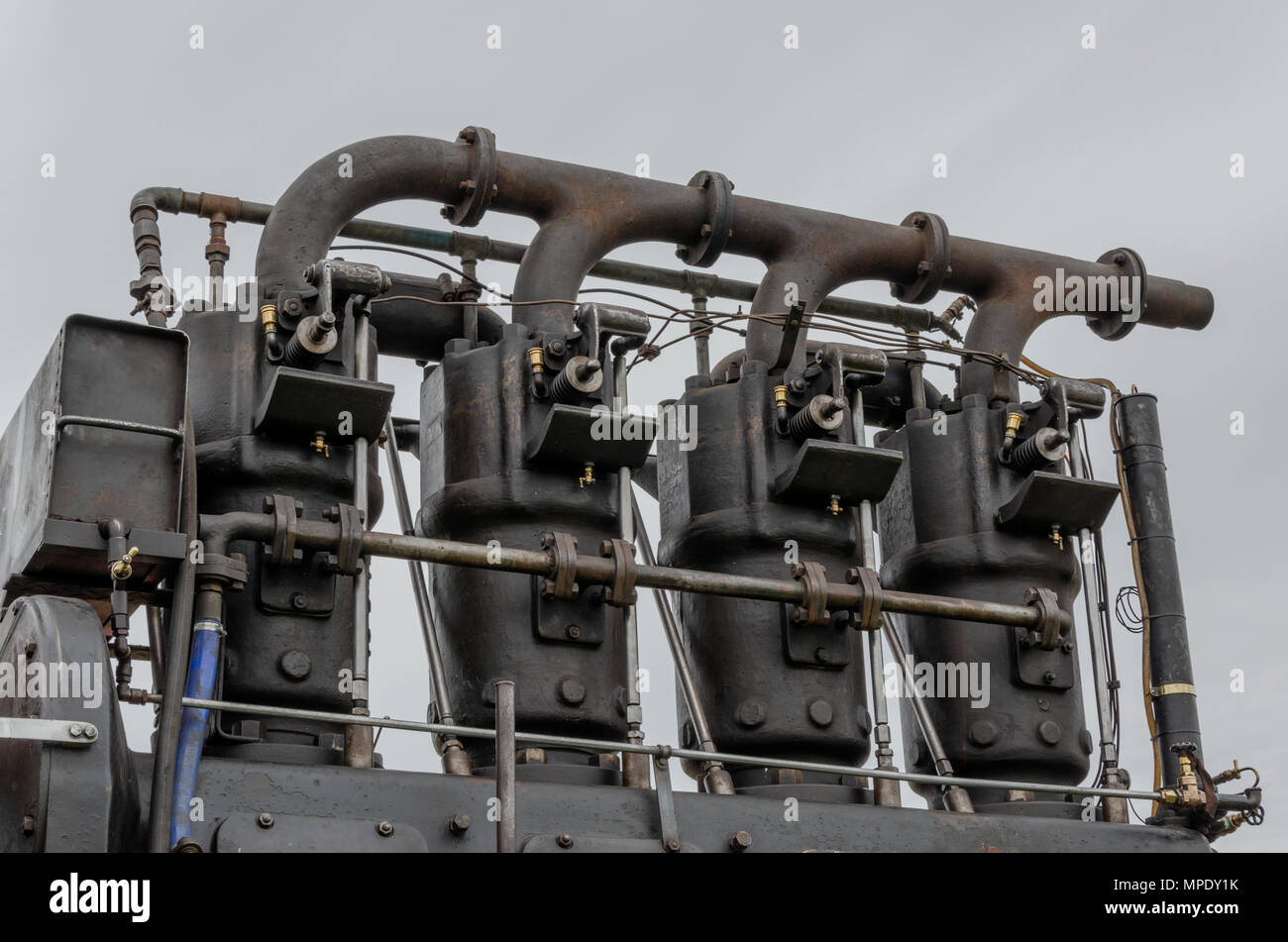 Detailansicht einer vintage Stationärmotor. Der Motor hat 4 Zylinder und erzeugt rund 120 Bremse horse power. Stockfoto