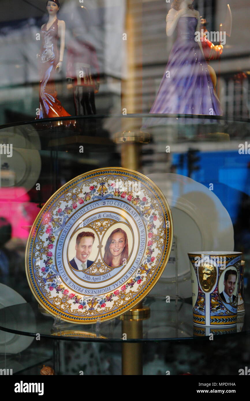 Commemorative Erinnerungsstücke feiert die königliche Hochzeit von Prinz William und Catherine Middleton am 29. April 2011 in der Westminster Abbey in London Großbritannien Stockfoto