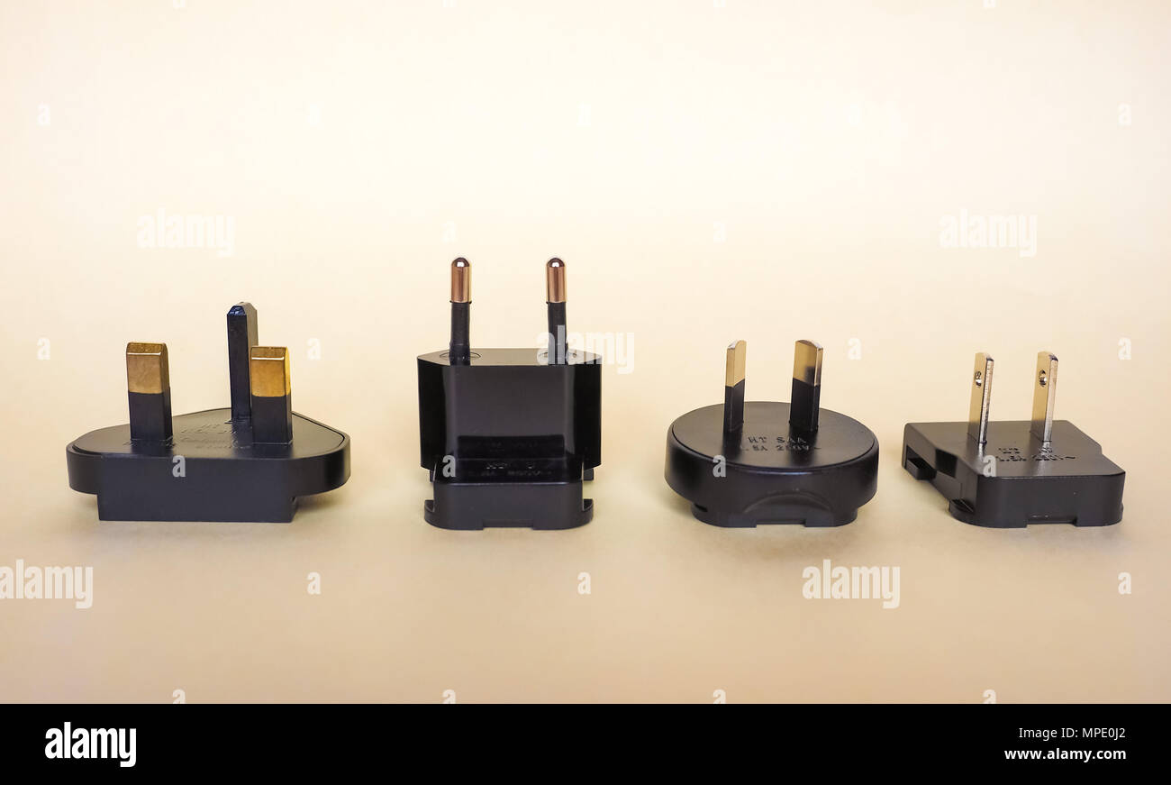 LONDON, GROSSBRITANNIEN - ca. Mai 2018: Australische (Typ I), europäischen (Typ C), britischen (Typ G) und amerikanischen (Typ A) Elektrische Anschlüsse Stockfoto