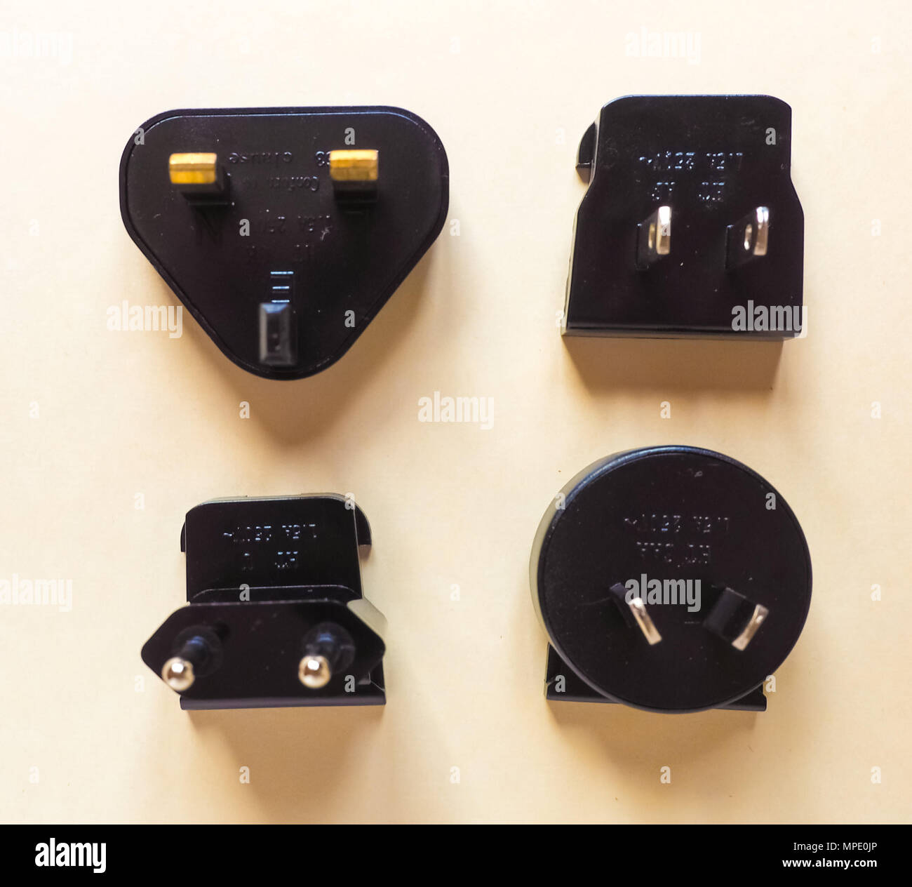 LONDON, GROSSBRITANNIEN - ca. Mai 2018: Australische (Typ I), europäischen (Typ C), britischen (Typ G) und amerikanischen (Typ A) Elektrische Anschlüsse Stockfoto