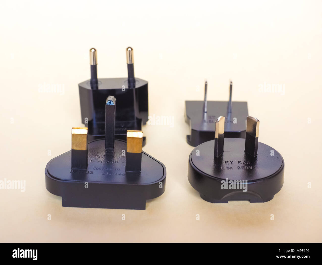 LONDON, GROSSBRITANNIEN - ca. Mai 2018: Australische (Typ I), europäischen (Typ C), britischen (Typ G) und amerikanischen (Typ A) Elektrische Anschlüsse Stockfoto