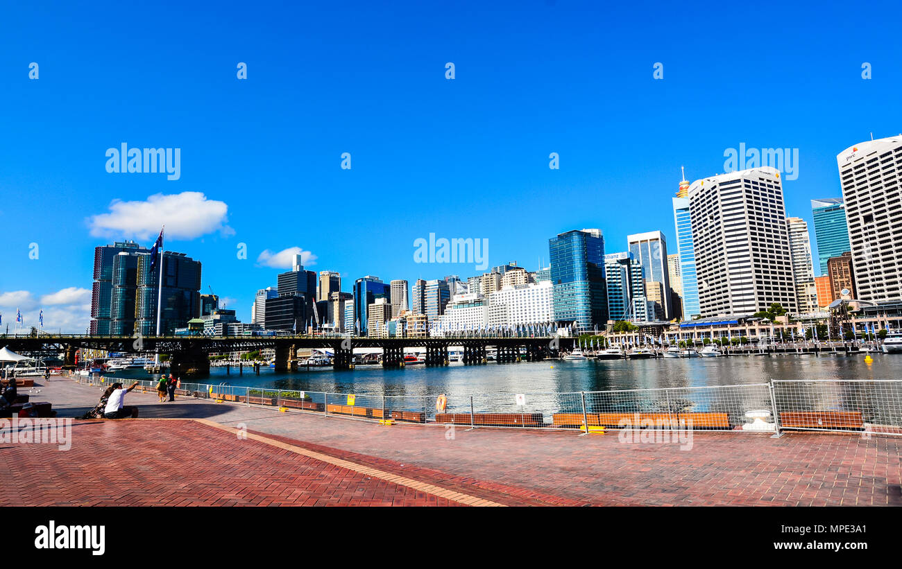 Sydney, Australien - Jan. 27, 2017: Panorama der modernen Hochhäuser von Darling Harbour, Sydney, NSW, Australien. Stockfoto