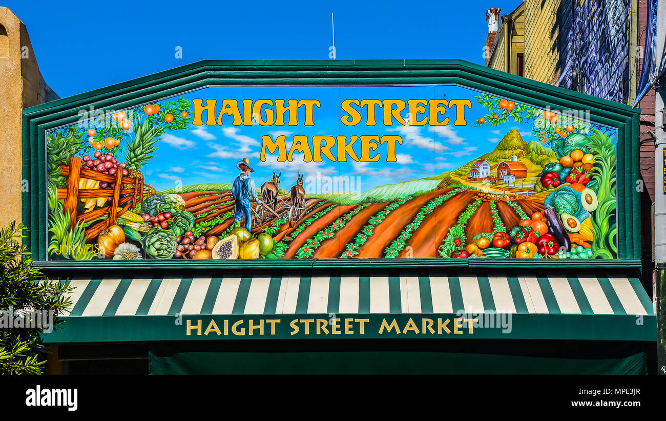 San Francisco, CA, USA - 12.08.24, 2014: auf der Haight Ashbury, und Haight Street Market ist ein Rückgrad Einkaufsmöglichkeit für lokale und Bio-Lebensmittel. Stockfoto
