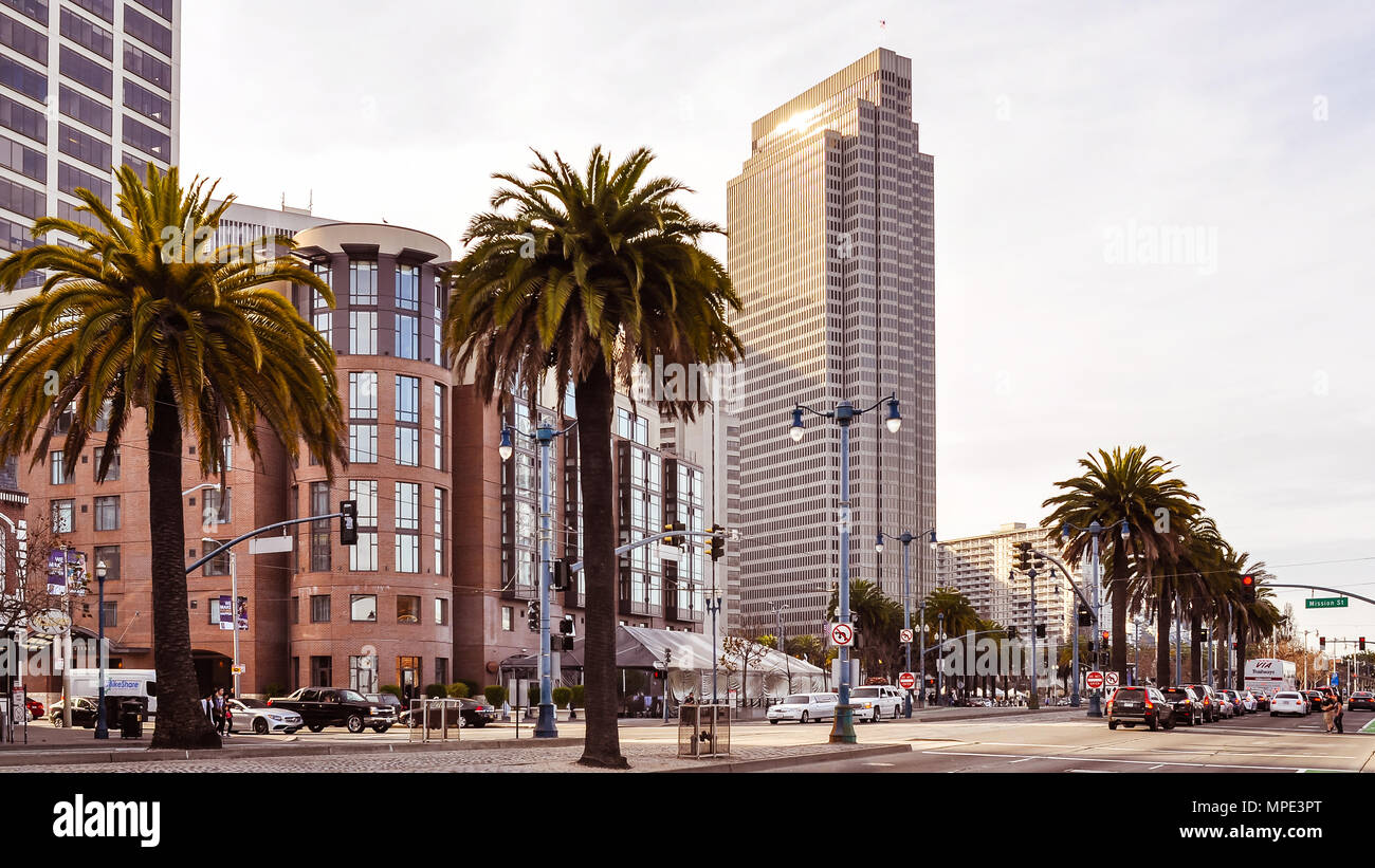 San Francisco, CA/USA - Februar 1, 2015: Stadt Blick auf Embarcadero und die Mission Street, San Francisco, CA. Stockfoto