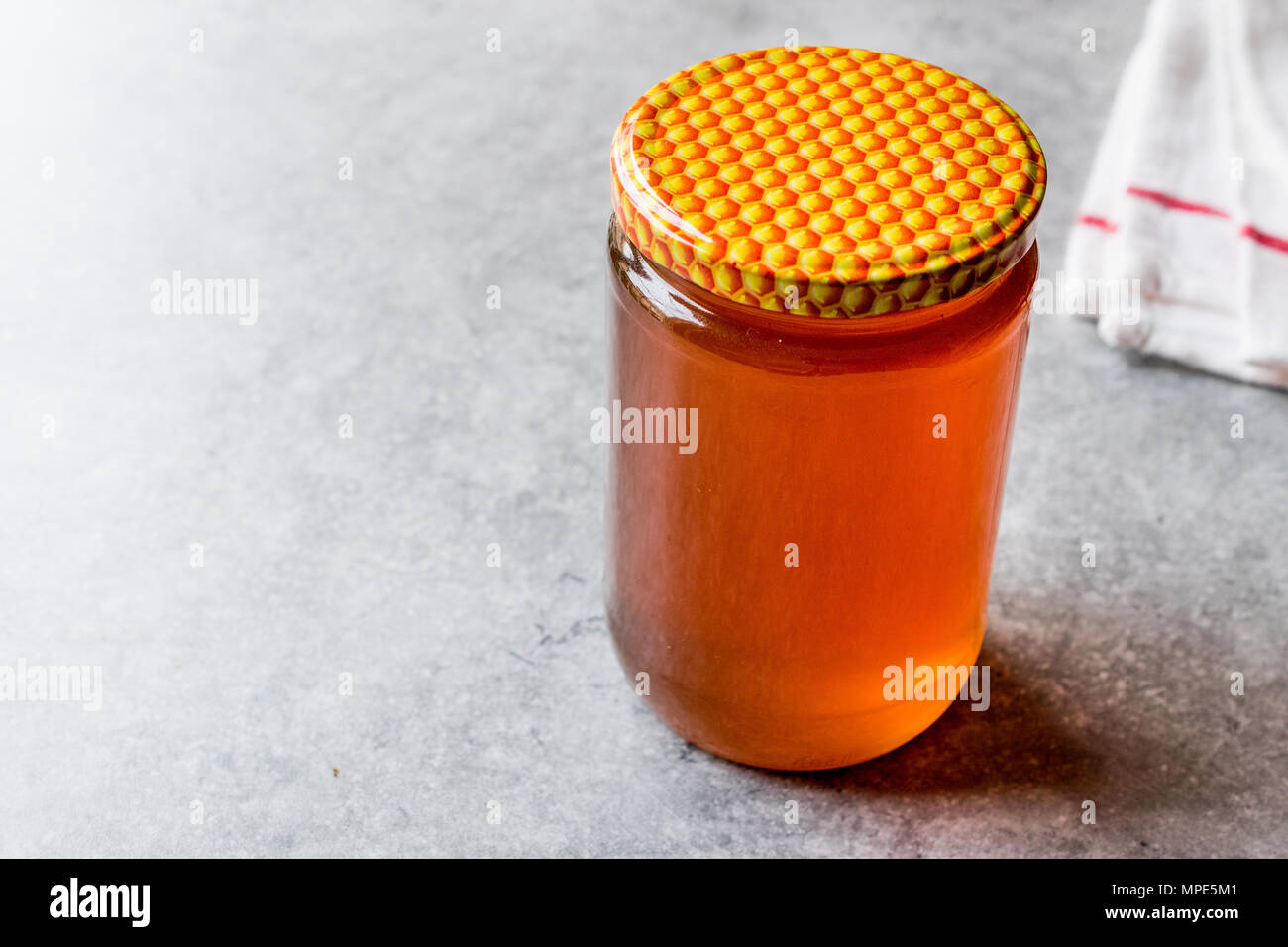 Honig im Glas mit Deckel. Kopieren Sie Platz. Ökologische Lebensmittel. Stockfoto