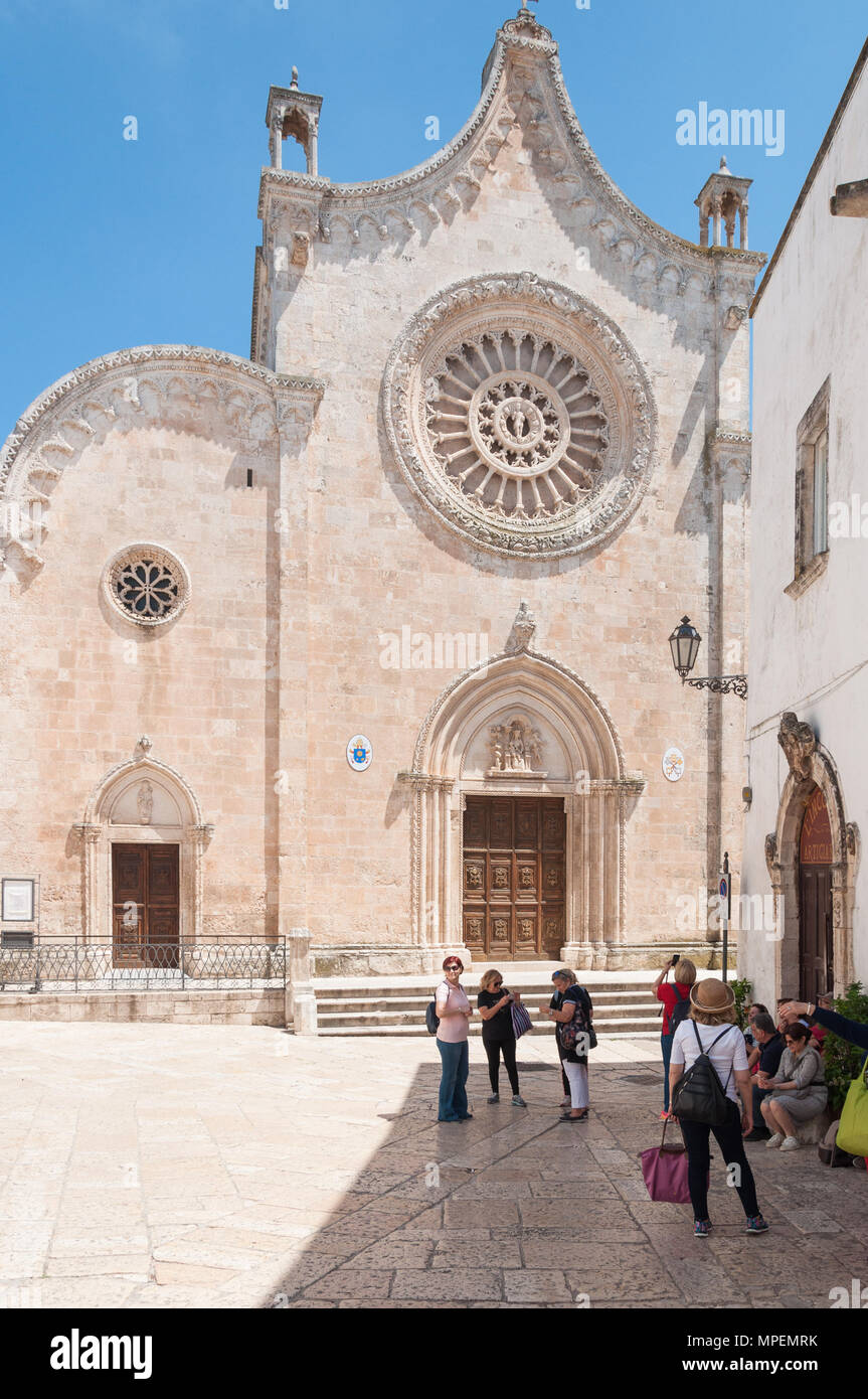 Die Kathedrale in Ostuni, Apulien, Italien Stockfotografie - Alamy